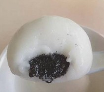 Net red sesame glutinous rice balls authentic garden outside the Garden big dumplings sesame soup balls 9 only a box of Thin Meat