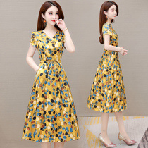 Temperament goddess fan clothes This years popular little chamomile dress Zi Gui lady age reduction 2021 summer new female