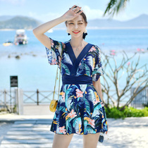 Large size swimsuit female one-piece conservative fat mm200 pounds cover belly thin middle-aged mother hot spring 2021 new fat