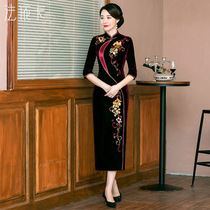 Chinese style modified cheongsam wide wife gold velvet long autumn and mid-autumn hi mother wedding dress mother-in-law dress