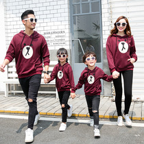 Cartoon bear parent-child sweater New Tide family dress Korean version of hooded mother and daughter dress a family of three spring and autumn clothes