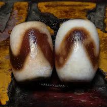 Tibet orange tiger tooth pair of celestial beads agate Lezi men and women necklace pendant pendant Duobao hand string back Cloud accessories