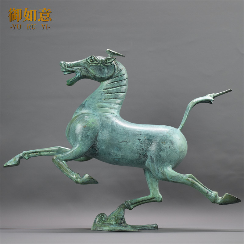 銅製 馬踏飛燕 馬の像 置物 台付き 幅約43cm c08299 銅製 馬踏飛燕 馬の像 置物 台付き 幅約43cm c08299