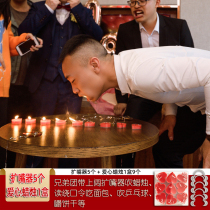 Marriage tricky groom open mouth expander wide mouth wide mouth wearing braces blowing candles to pick up the best man blocking the door game props