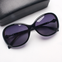 Black frame polarizing mirror womens small face new elegant sunglasses anti-UV driving driving mirror diamond-encrusted oval glasses tide