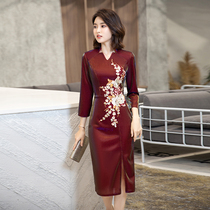 High-end wedding banquet mothers dress Noble long-sleeved mother-in-law to participate in the wedding cheongsam young spring and autumn