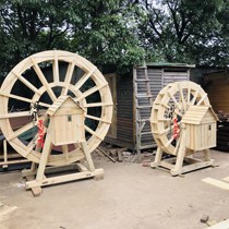 Customized large outdoor anticorrosive wood waterwheel landscape wooden waterwheel electric child water truck group pedal waterwheel