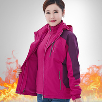 Winter three-in-one assault clothes women plus velvet thickened two-piece wind jacket middle-aged mother cold mountaineering suit