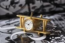 Western retro vintage gold-plated cute childrens fun plane shape antique mini clock clock clock quartz watch solitary