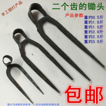  Two-tooth hoe hand forged two-tooth rake wasteland farming earth turning fork hoe tip pick head durable loading and unloading