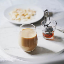 There is a small shop net red handmade homemade milk tea Hong Kong and Taiwan style brewing drink non-fragrant Creamer no fat powder