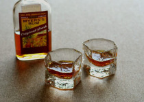 Spot Japan Nishiyama Hao handmade glass wine cup cup one bite to swallow hexagon seven horns