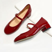 Red genuine leather ballet shoes with small red shoes with little red shoes and a single shoe woman in the shallow mouth of Mary Janes shoes