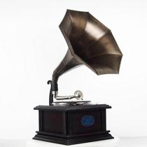 Domestic antique vintage Big Horn hand-cranked phonograph black hair strip record player living room audio soft warm ornaments