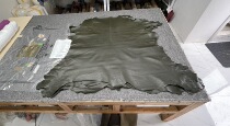 Italian BCN dark green oil calf leather B- V material leather 0 8-0 9mm soft