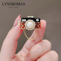 LYNNROMAN VINTAGE RETRO CAMERA BROOCH Chest Needle Tide Individuality Pin pin Anti-walk light buckle Flow Su accessories