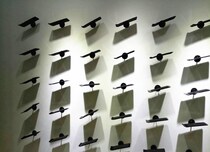 Multi-storey display shoe rack tag display rack shoes transparent wall display shoe rack shop childrens shoe bracket