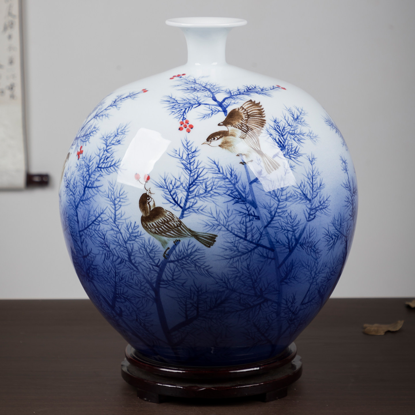 中国，景德镇，青白釉風景画花瓶 中国，景德镇，青白釉風景画花瓶