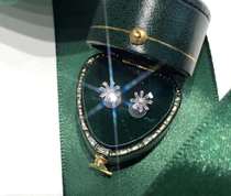 Natural South African diamond earrings 18K gold 14 points Diamond small flower diamond earrings with authority certificate