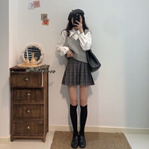 Summer 2021 New salty sweet Hepburn French folding vest ins heart machine jk pleated skirt three-piece set