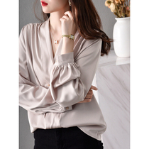 Shirt female design sense niche autumn 2021 new senior sense v collar temperament silky acetic acid long sleeve top