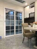 Red Star Meikailong Chengdu Tianfu No. 1 shopping mall Finis door and window store with three-track sliding door
