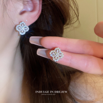 Flash diamond flower earrings womens high-end sense earrings 2023 new hot style light luxury niche design small fragrance earrings earrings