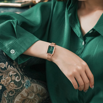 2021 NEW WATCH WOMENS SUPERIOR SENSE MINIMALIST Temperament Retro Lady Watch Designer small crowdsourced extravaganza