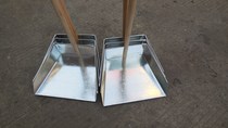 Thickened galvanized iron dustpan lends solid wood pole struggle to increase ash shovel wooden handle powder bucket
