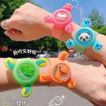 Stall small commodities children's watches toys rotate and glow at night. Guangdi hot products night market 2021 push ceremony