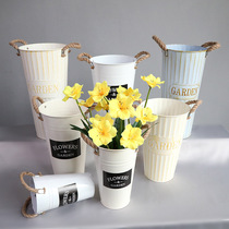 Tin flower bucket Retro wake-up flower bucket Household flower bucket Florist living room decoration Nordic creative flower arrangement bottle dry flower bucket