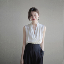 High-end satin silk shirt womens 2021 sleeveless summer thin section laminated white shirt design sense niche v-neck top
