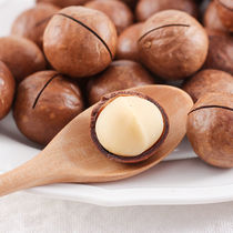 Hawaiian Nuts snacks gift pack with cans of snacks dried fruit gift pack a full box of 20g