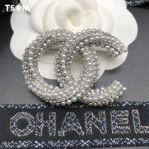 Xiao Xiangfeng Pearl light luxury brooch high-end female summer new pin niche design sense advanced retro exaggerated accessories