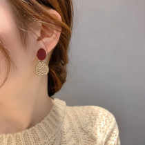 Temperament Hong Kong style retro earrings 2021 new tide chic round personality earrings advanced sense Joker earrings women