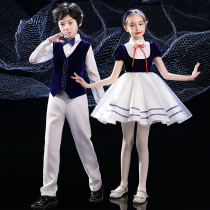 61 Childrens Choral clothes primary and middle school students poetry recitation to serve red scarves less first members to perform the Chinese Dream