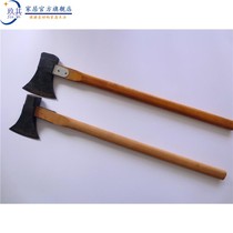 Forging and beating old axe-clamping steel carpentry chopping and chopping wood chopping wood chopping wood fire axe and axe hatchet