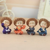 Straw hat little monk creative car decoration gift resin crafts small monk decoration small ornaments wholesale