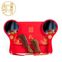 Hand holding happy word wedding mirror dowry mirror bridal dowry Chinese style red makeup mirror wedding wedding supplies