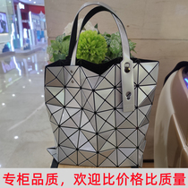 2023 Limited bright surface Six Growing Dingyu Tot bag with single shoulder slope - shaped slope - shaped square box