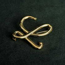 Little light luxury Luo Jiao niche designed hollow alphabet bra needle high - grade pin suit accessories