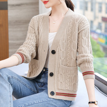 Knitted cardio-hoodie woman external lap spring autumn 2022 new loose 100 hitch short v collar early spring Mom sweater jacket