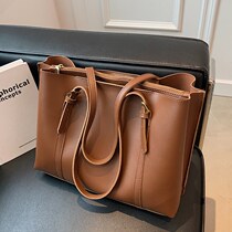 Advanced sense large capacity shoulder bag bag women autumn and winter 2021 New retro commuter Joker students class tote bag