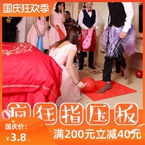Wedding stepping on the balloon wedding props refers to the pressure plate Super pain version skipping game tip screaming chicken running male toe pressure plate