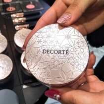 Bao Japan direct mail Deke soft powder powder powder 20g local makeup control oil color makeup lasting hidden pores