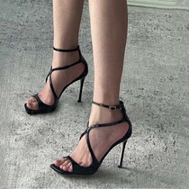 The little crowdfunding is so beautiful Miss Big Black Sexy High heels.