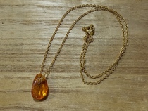 Overseas return natural golden flower pepper necklace amber necklace old Amber old beeswax Jewelry pendant decoration