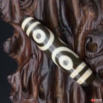 Antique antique Tibetan ancient beads high oil old bag pulp full weathered pattern six-eyed celestial Beads pendant