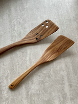 A good partner for protecting the pot Japanese-style whole wood integrated design Comfortable grip and more convenient to stir-fry Long-handled wooden shovel