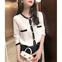Small fragrant ice silk knit cardiovert early autumn new thin section short gold silk side name Yuanyuan Demeanor Blouse Cardiovert Hooded Jacket Woman